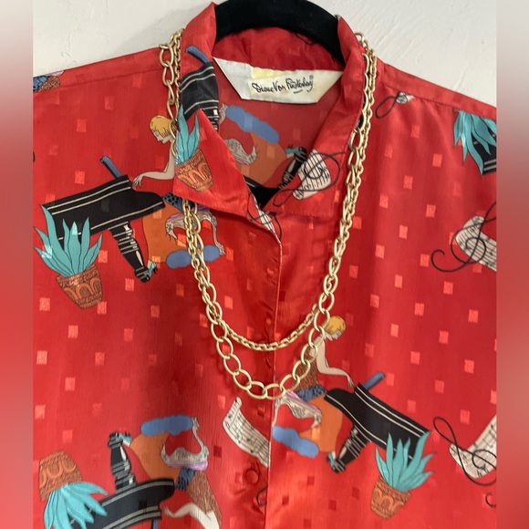 Beautiful Vintage DVF blouse - Picture 13 of 15